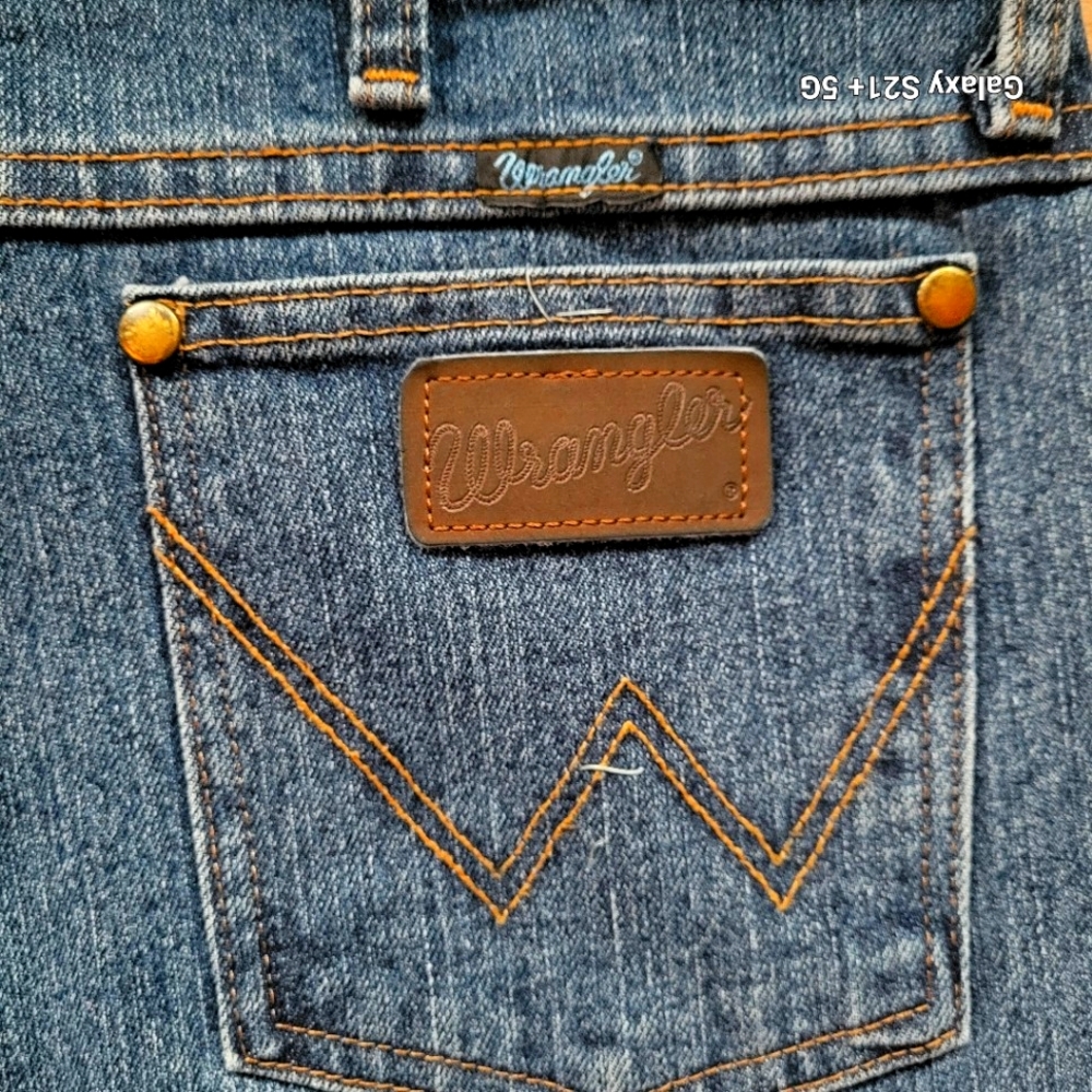 Premium Performance Cowboy Cut® Regular Fit Jean Like Brand New